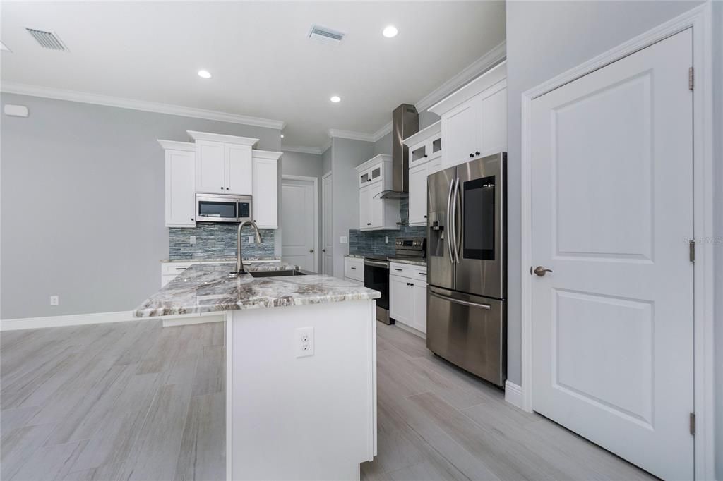 Active With Contract: $569,000 (3 beds, 2 baths, 1665 Square Feet)