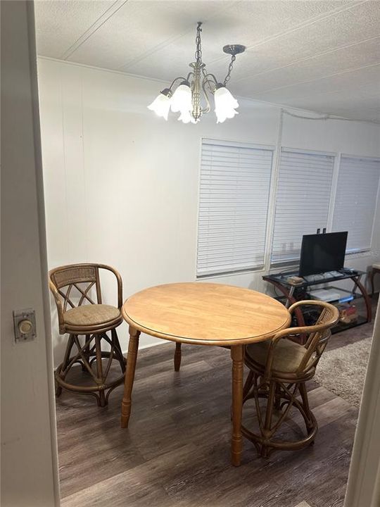 Active With Contract: $149,900 (2 beds, 2 baths, 720 Square Feet)