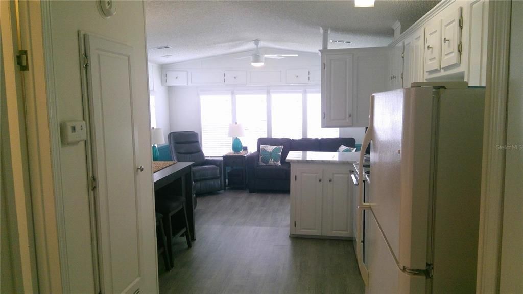For Sale: $129,900 (1 beds, 1 baths, 490 Square Feet)