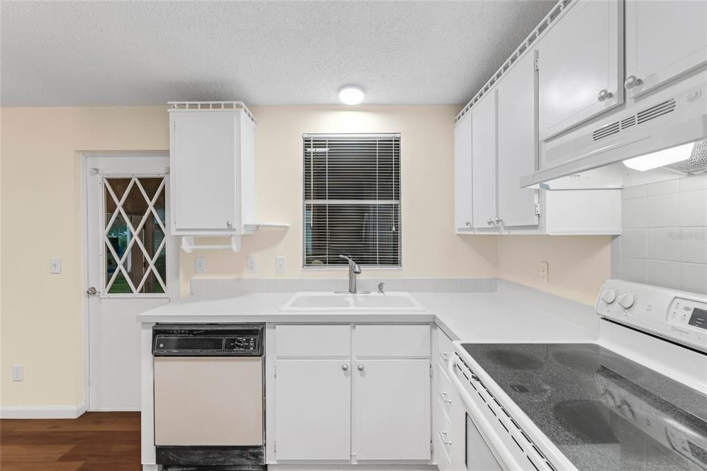 For Sale: $189,900 (2 beds, 2 baths, 1446 Square Feet)