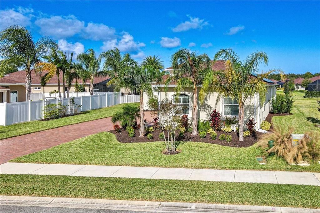 Recently Sold: $629,900 (3 beds, 2 baths, 1904 Square Feet)