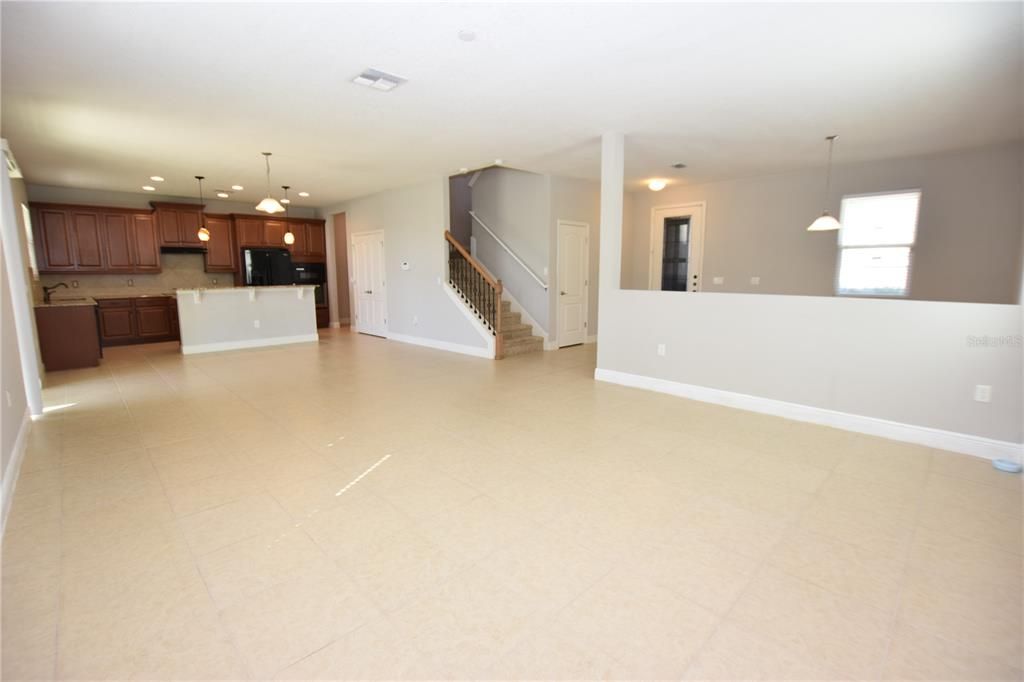 Active With Contract: $2,200 (3 beds, 2 baths, 2631 Square Feet)