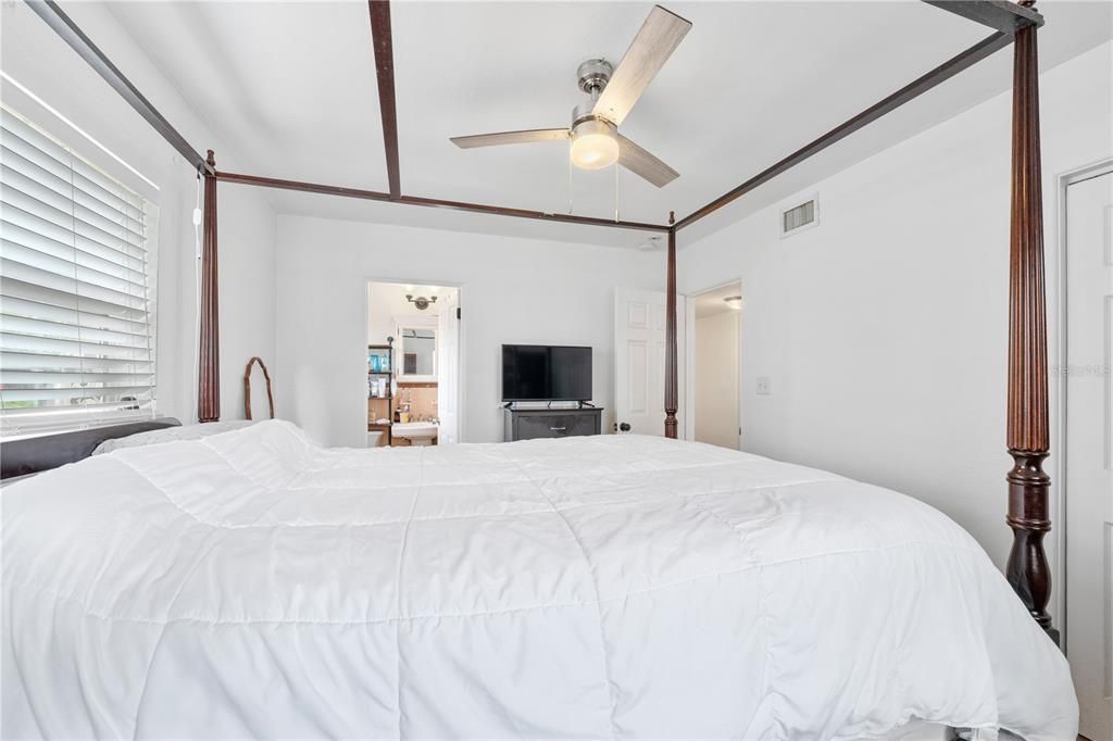 Active With Contract: $248,900 (3 beds, 2 baths, 1507 Square Feet)