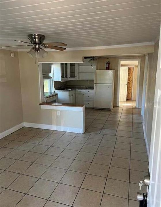 Active With Contract: $135,000 (2 beds, 1 baths, 841 Square Feet)