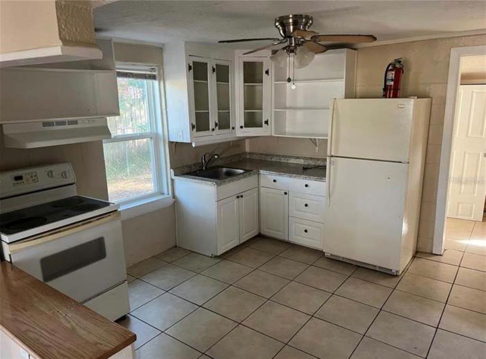 Active With Contract: $135,000 (2 beds, 1 baths, 841 Square Feet)