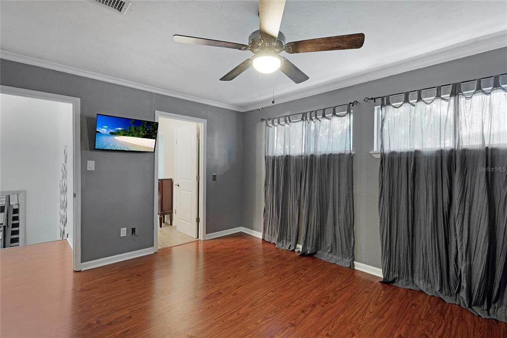 Active With Contract: $279,000 (3 beds, 2 baths, 1520 Square Feet)