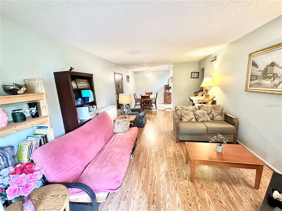 For Sale: $182,000 (3 beds, 2 baths, 1112 Square Feet)