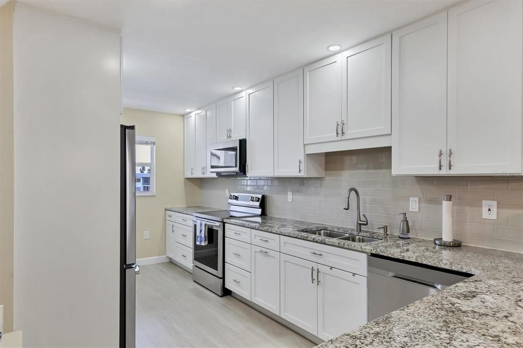 For Sale: $385,000 (2 beds, 2 baths, 1238 Square Feet)