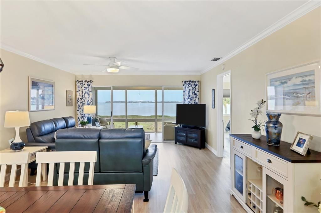 For Sale: $385,000 (2 beds, 2 baths, 1238 Square Feet)