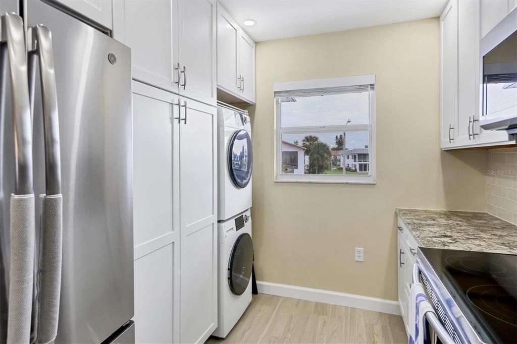 For Sale: $385,000 (2 beds, 2 baths, 1238 Square Feet)