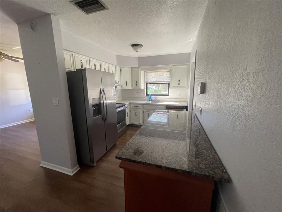 For Sale: $275,000 (3 beds, 2 baths, 1058 Square Feet)