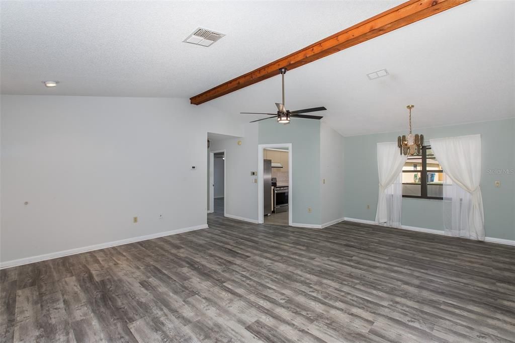 For Sale: $279,900 (2 beds, 2 baths, 1385 Square Feet)