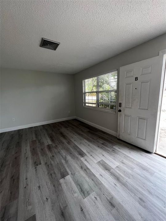 Recently Rented: $1,575 (3 beds, 1 baths, 960 Square Feet)