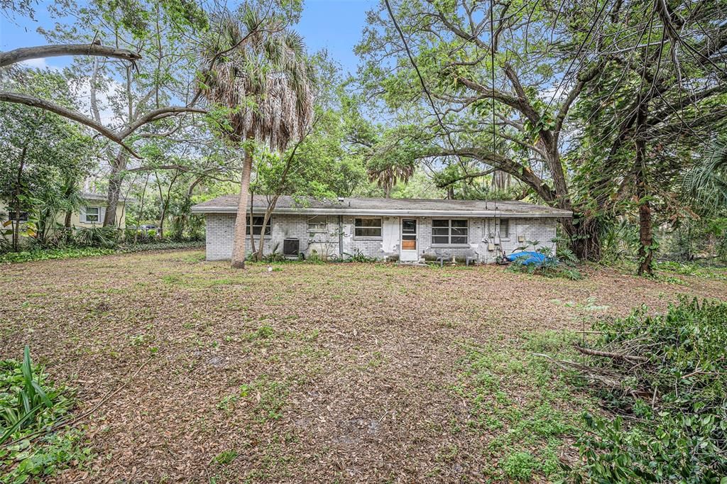 Active With Contract: $600,000 (3 beds, 2 baths, 1398 Square Feet)