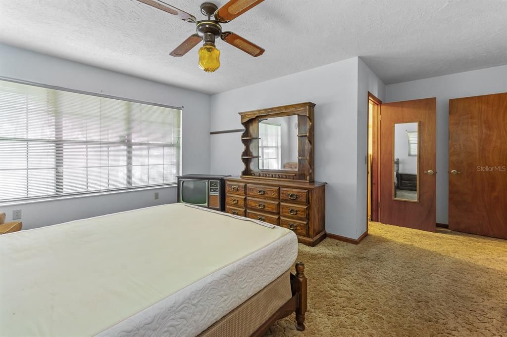 Recently Sold: $380,000 (2 beds, 2 baths, 1877 Square Feet)