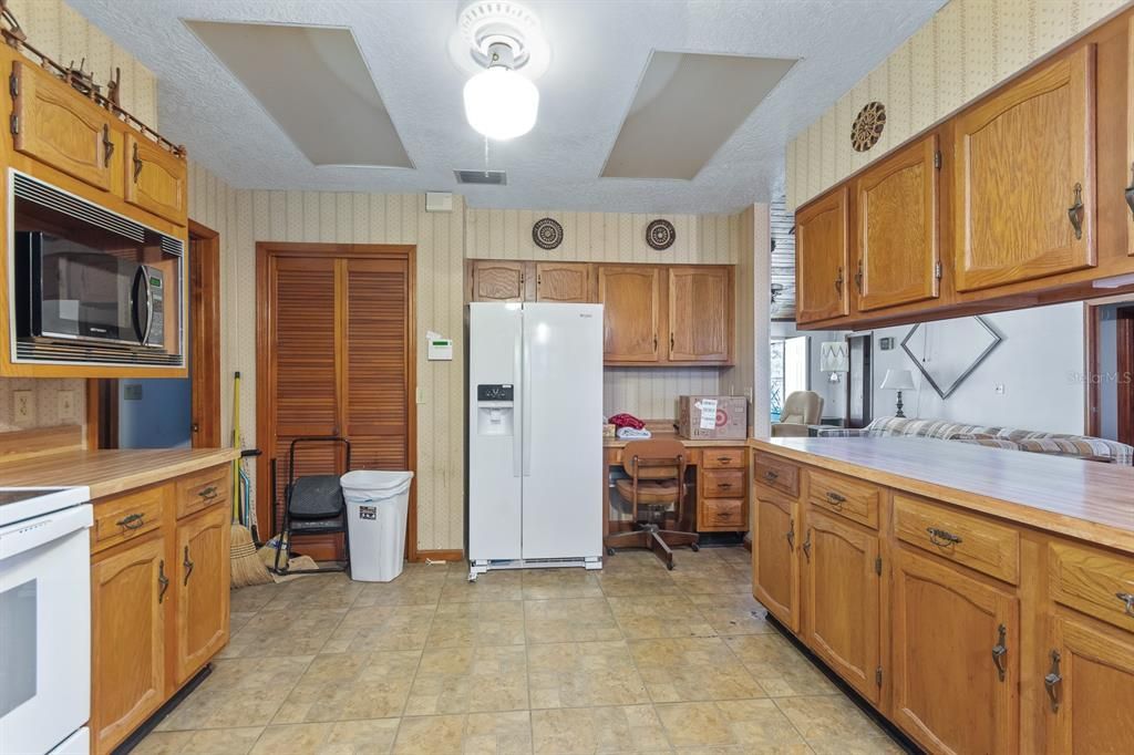 Recently Sold: $380,000 (2 beds, 2 baths, 1877 Square Feet)