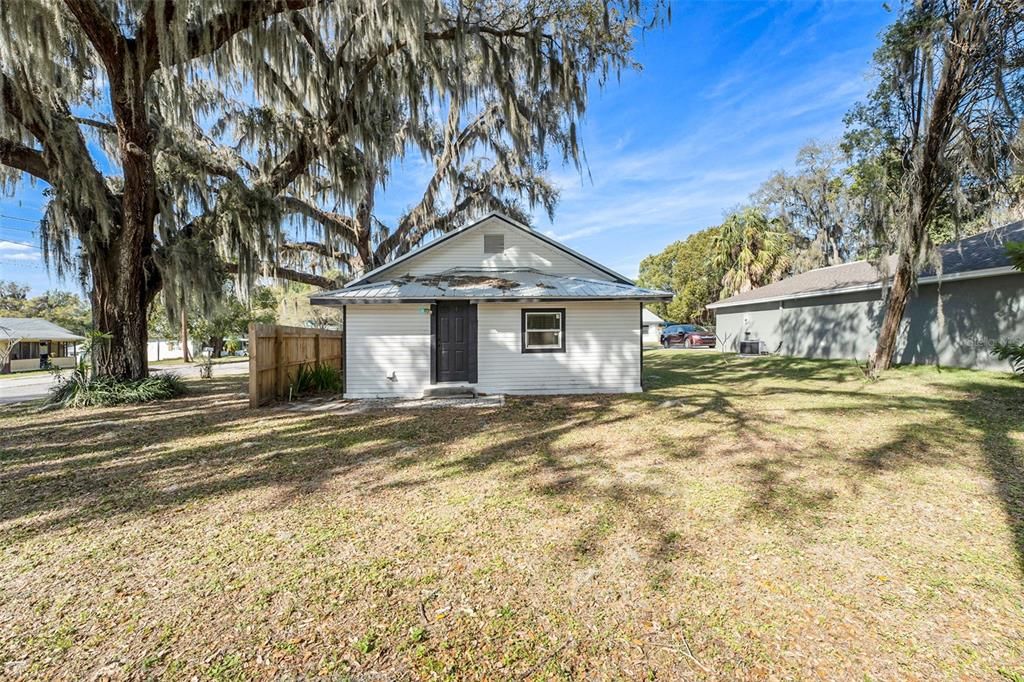 Recently Sold: $210,000 (3 beds, 1 baths, 1040 Square Feet)