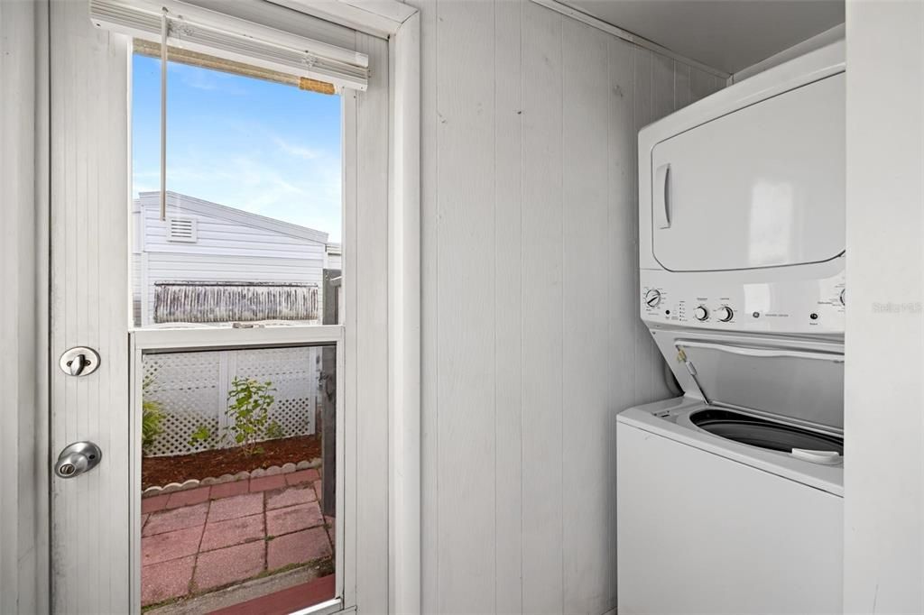 Active With Contract: $92,000 (2 beds, 1 baths, 707 Square Feet)