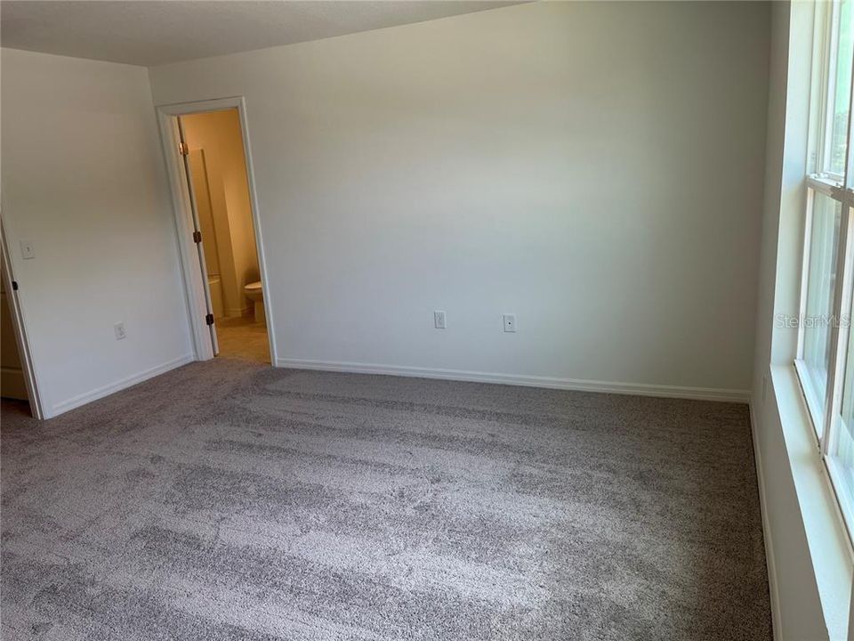 Active With Contract: $1,850 (3 beds, 2 baths, 1421 Square Feet)