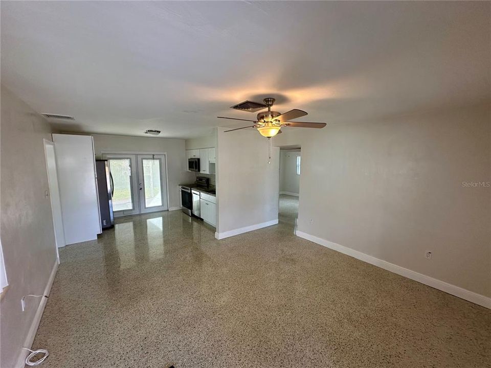 Recently Sold: $329,000 (2 beds, 1 baths, 905 Square Feet)