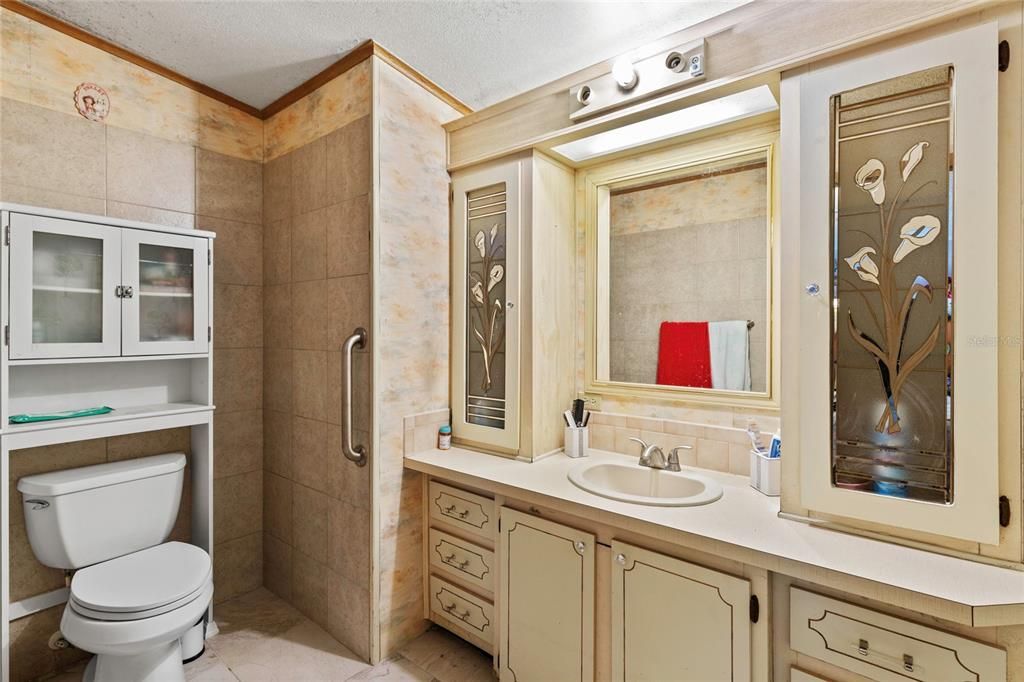 待售: $185,000 (4 贝兹, 2 浴室, 1742 平方英尺)