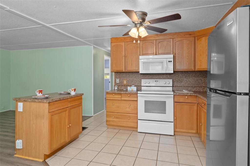 For Sale: $121,111 (2 beds, 1 baths, 768 Square Feet)