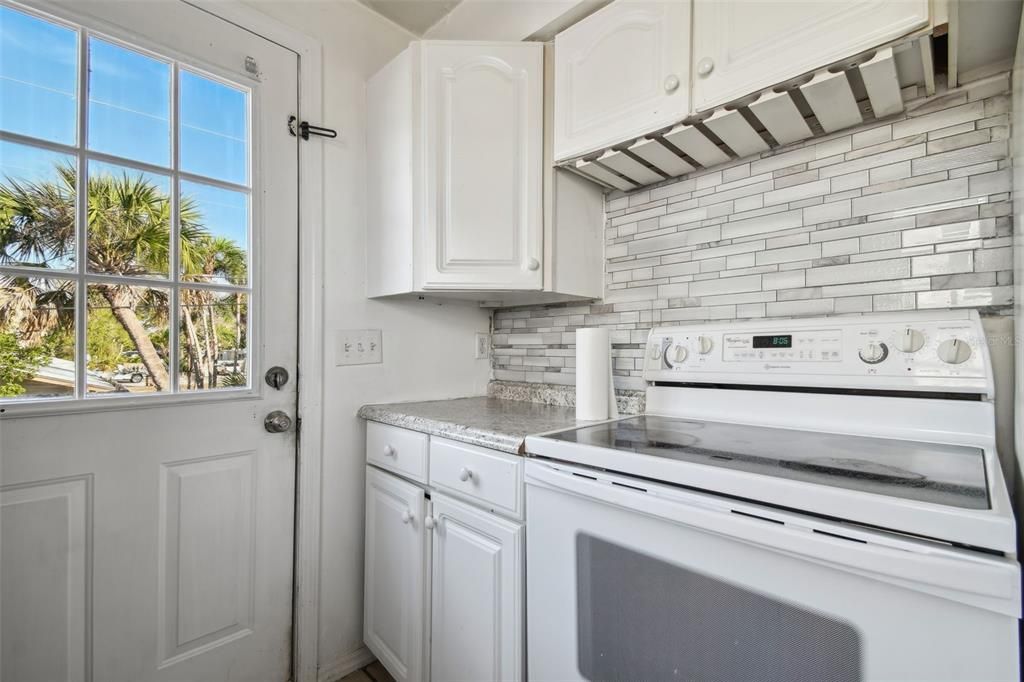 For Sale: $1,100,000 (4 beds, 2 baths, 1248 Square Feet)