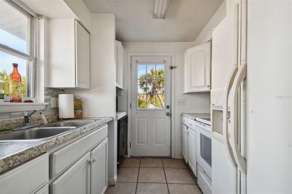 For Sale: $1,100,000 (4 beds, 2 baths, 1248 Square Feet)