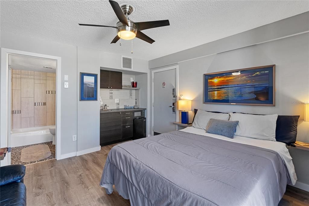 Active With Contract: $149,900 (1 beds, 1 baths, 248 Square Feet)