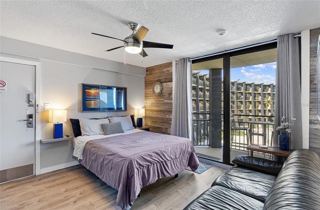 Active With Contract: $149,900 (1 beds, 1 baths, 248 Square Feet)