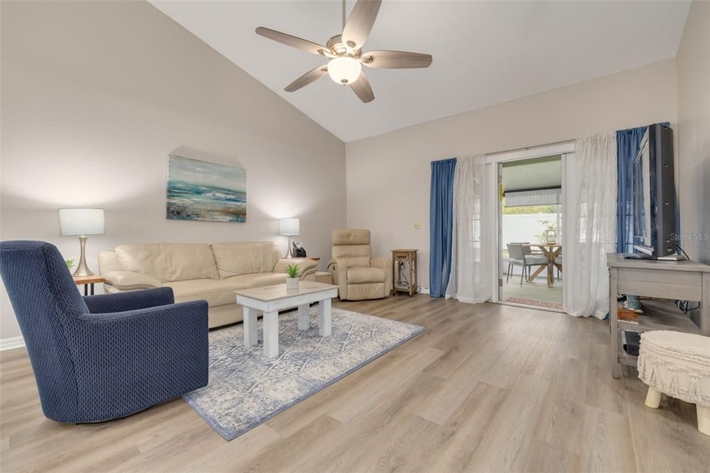 Recently Sold: $299,000 (2 beds, 2 baths, 1110 Square Feet)