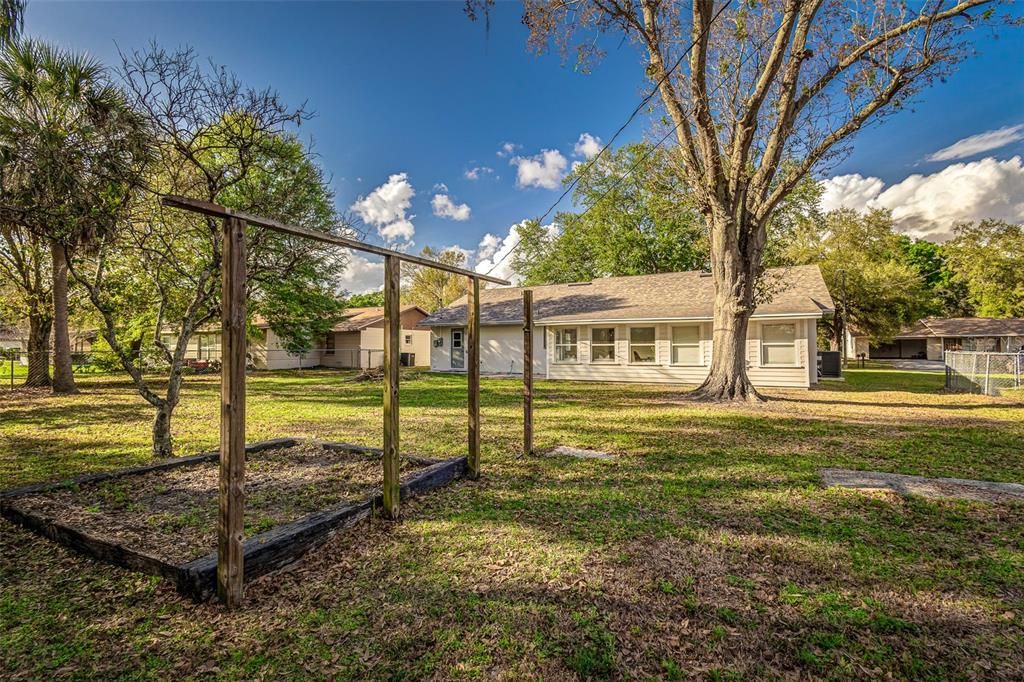 Active With Contract: $314,900 (4 beds, 2 baths, 1732 Square Feet)