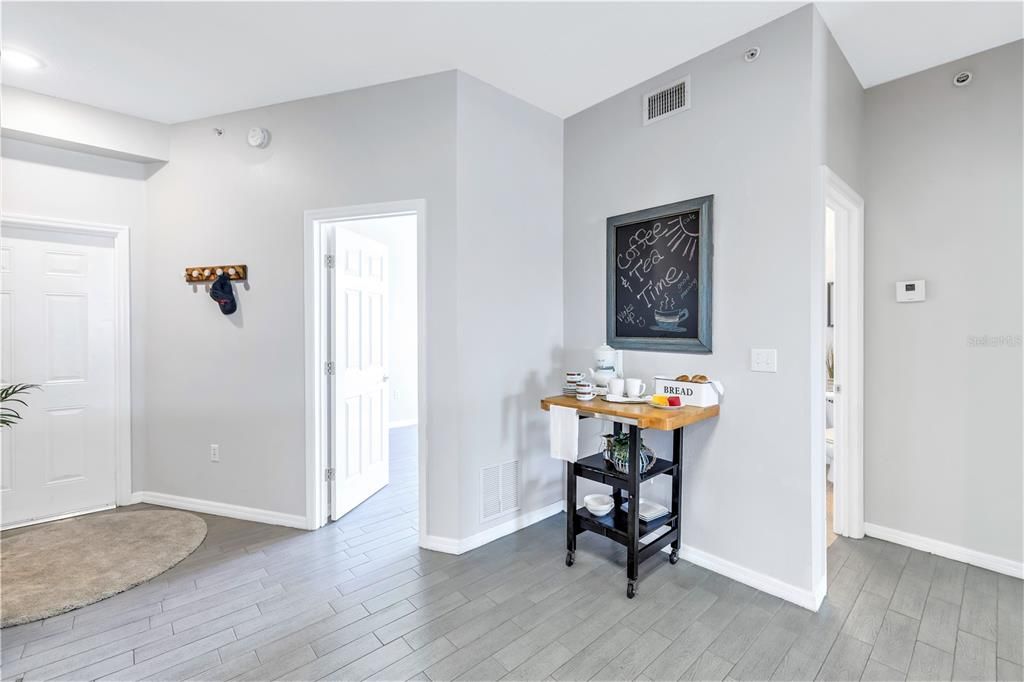 For Sale: $435,000 (2 beds, 2 baths, 1141 Square Feet)