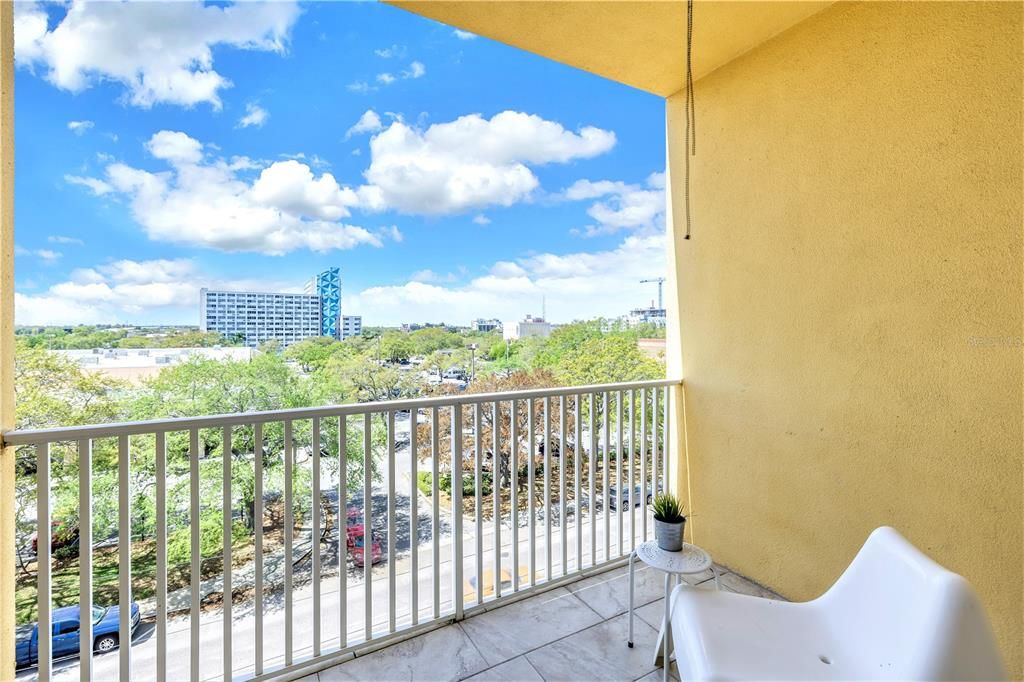 For Sale: $435,000 (2 beds, 2 baths, 1141 Square Feet)