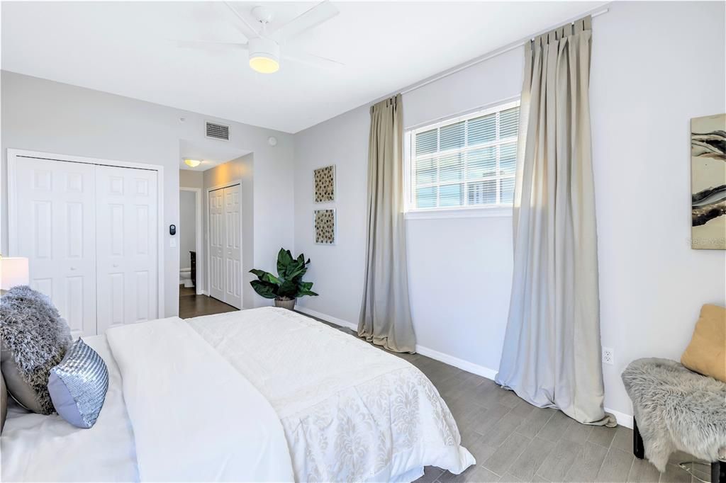 For Sale: $435,000 (2 beds, 2 baths, 1141 Square Feet)