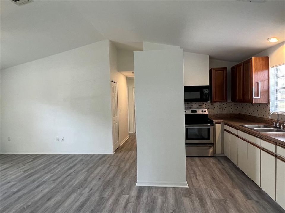 Active With Contract: $269,000 (4 beds, 2 baths, 1288 Square Feet)