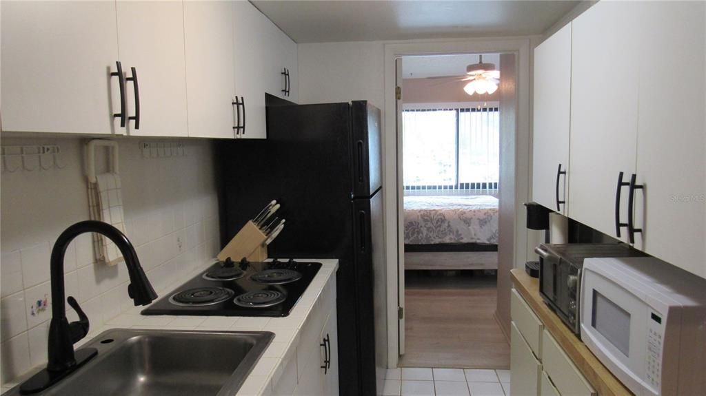 For Sale: $129,900 (1 beds, 1 baths, 456 Square Feet)