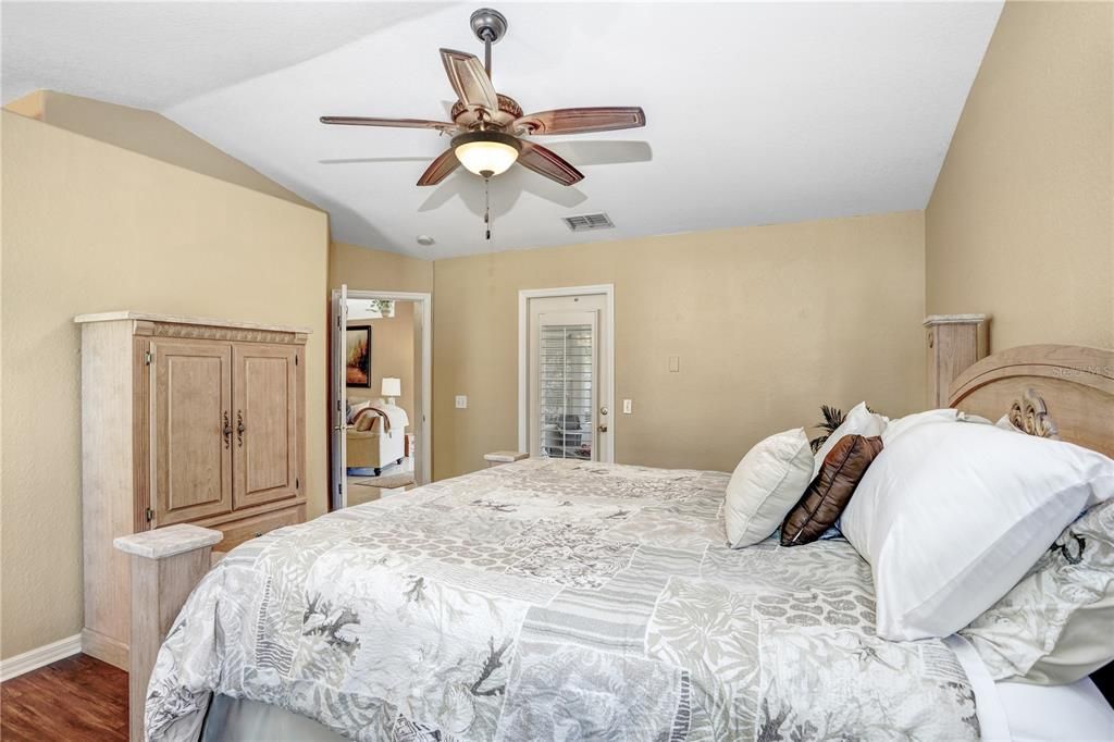 For Sale: $384,900 (3 beds, 2 baths, 1951 Square Feet)