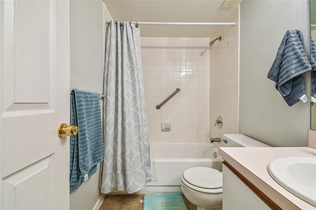 最近售出: $239,000 (2 贝兹, 2 浴室, 978 平方英尺)