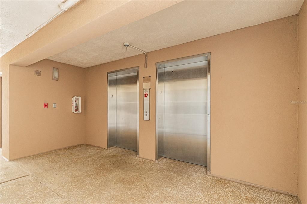 Recently Sold: $239,000 (2 beds, 2 baths, 978 Square Feet)