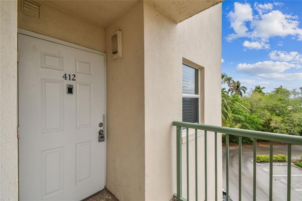 Active With Contract: $239,000 (2 beds, 2 baths, 978 Square Feet)