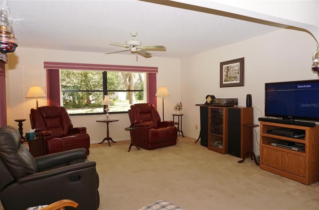 For Sale: $249,900 (2 beds, 2 baths, 1686 Square Feet)
