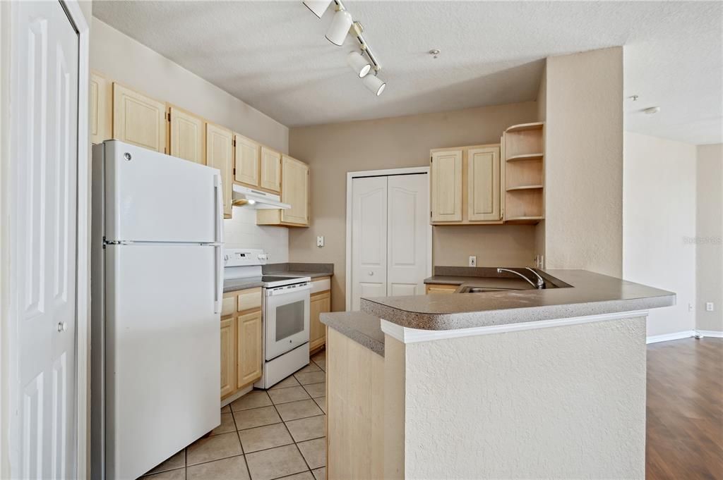 For Sale: $170,000 (2 beds, 2 baths, 1089 Square Feet)