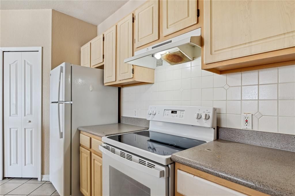 For Sale: $170,000 (2 beds, 2 baths, 1089 Square Feet)