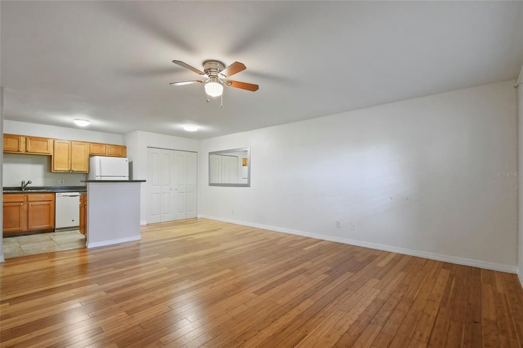 Active With Contract: $175,000 (2 beds, 2 baths, 926 Square Feet)