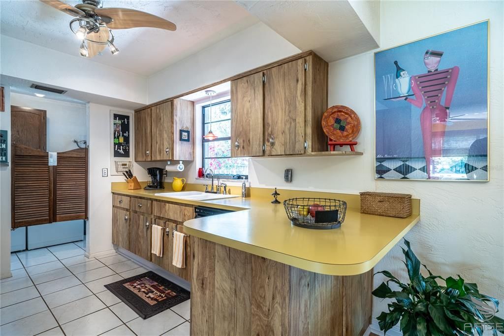 For Sale: $329,000 (2 beds, 2 baths, 1196 Square Feet)