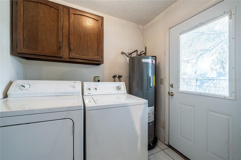For Sale: $329,000 (2 beds, 2 baths, 1196 Square Feet)