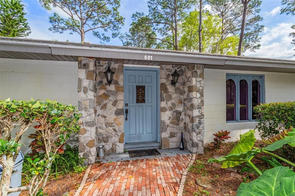 Recently Sold: $525,000 (4 beds, 2 baths, 1920 Square Feet)