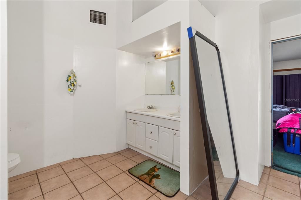 Active With Contract: $399,000 (3 beds, 2 baths, 1392 Square Feet)