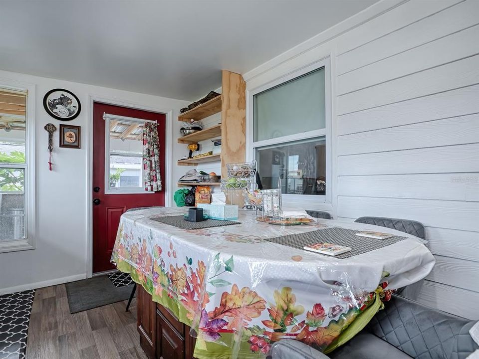 For Sale: $1,200,000 (3 beds, 2 baths, 720 Square Feet)